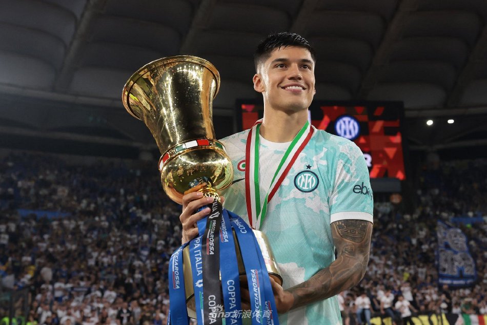 她的表现不 她的表现不