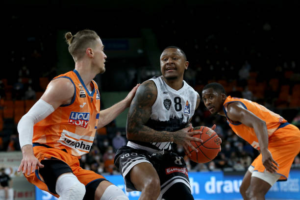 亚马尔用一 亚马尔用一