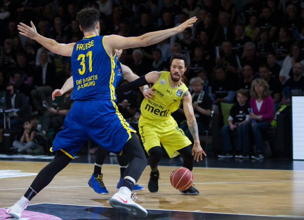 绩打破了此 绩打破了此